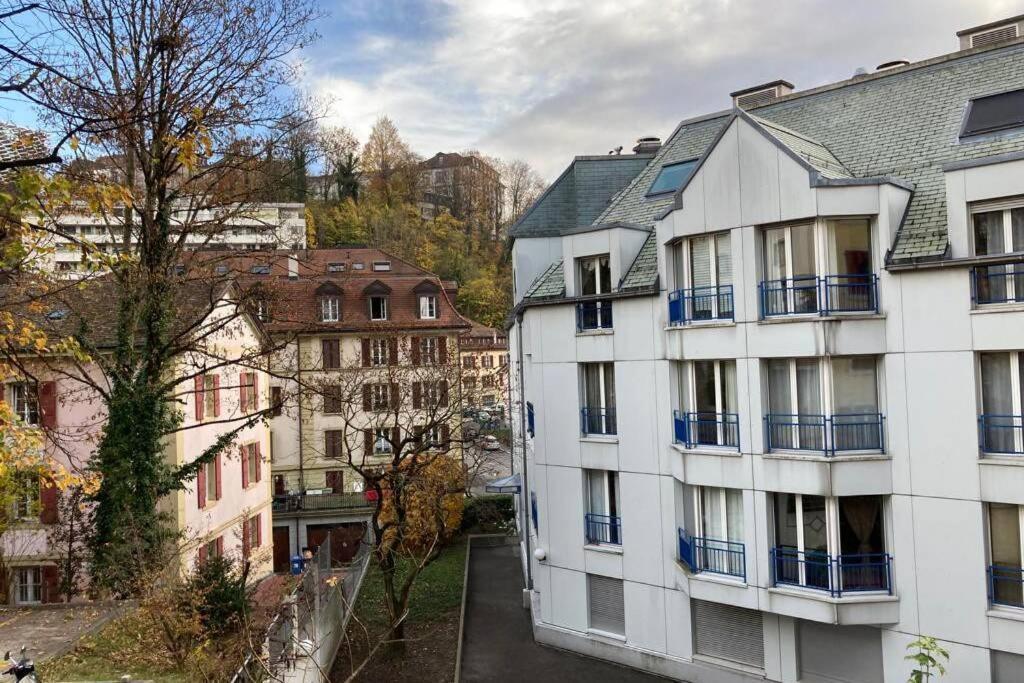 Parking & Appartement 2 Pieces Sans Traffic Lausanne Exterior photo